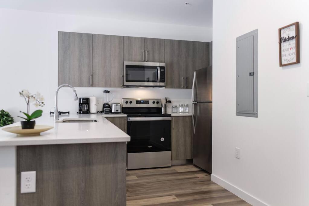 Awesome Townhouse 15 Minutes From The Beach Маями Екстериор снимка