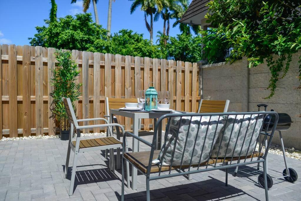 Awesome Townhouse 15 Minutes From The Beach Маями Екстериор снимка
