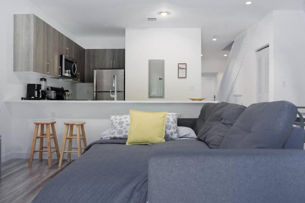 Awesome Townhouse 15 Minutes From The Beach Маями Екстериор снимка